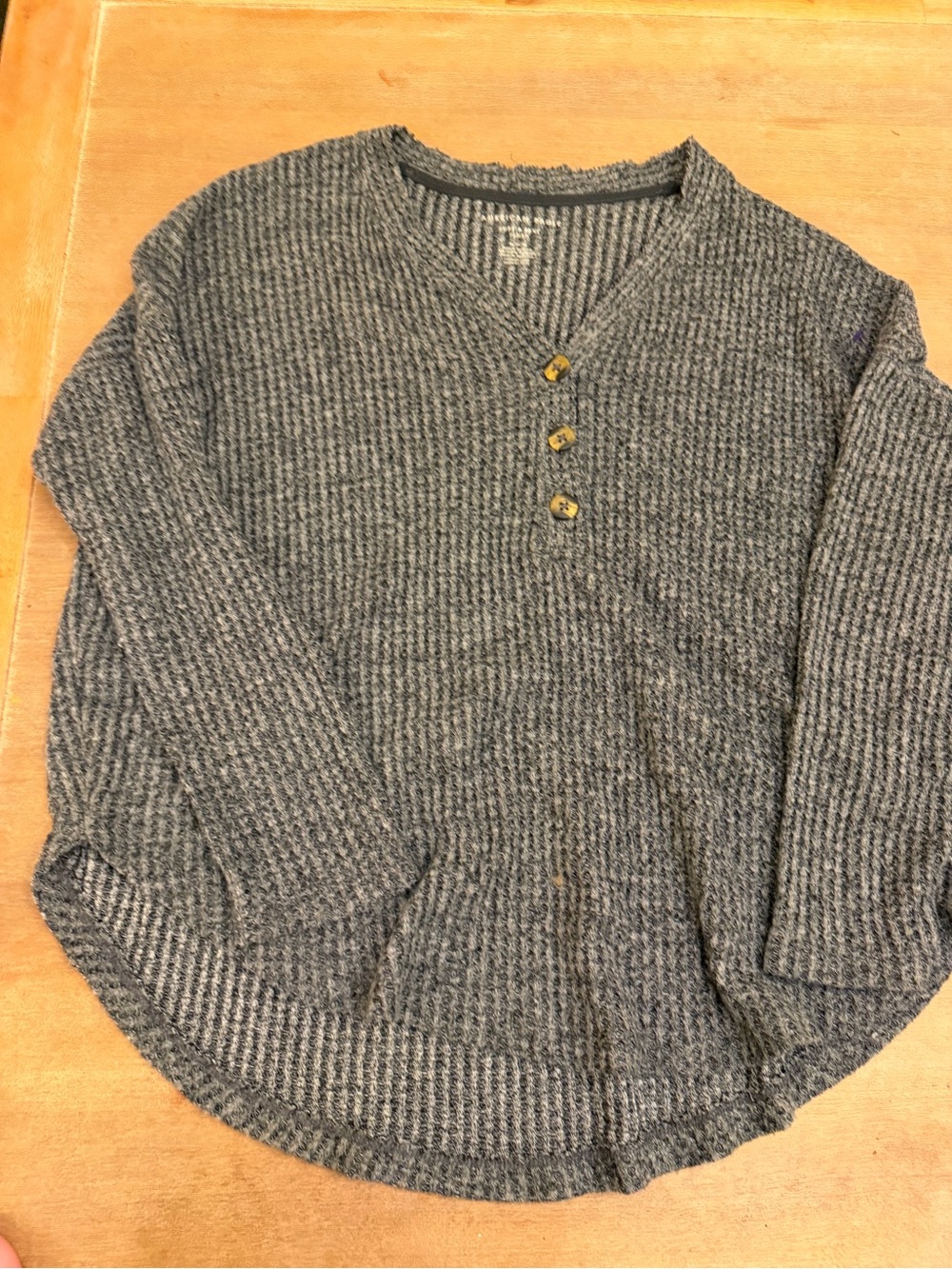 American Eagle Outfitters Gray V-Neck Ribbed Knit Top with Button Placket